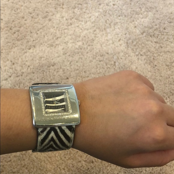 Authentic Guess watch - Picture 4 of 5